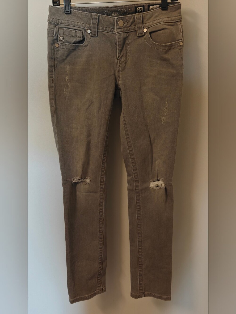 Miss Me Grey Distressed Mid Rise Skinny Jean in size 28